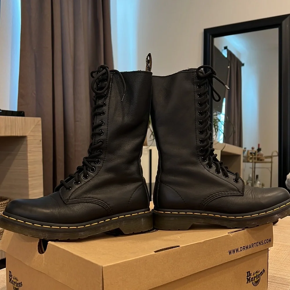 Doc Martin boots - Picture 8 of 11